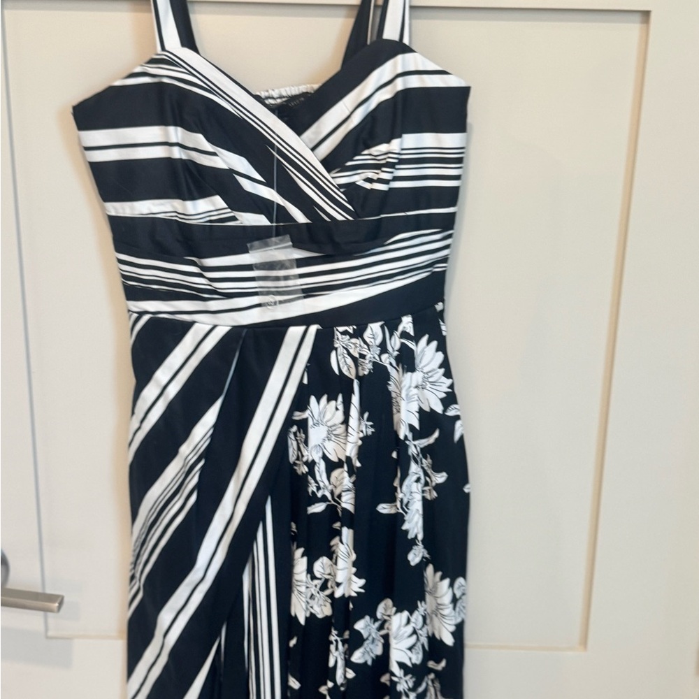 White House Black Market Black and White Sweetheart Sheath Dress